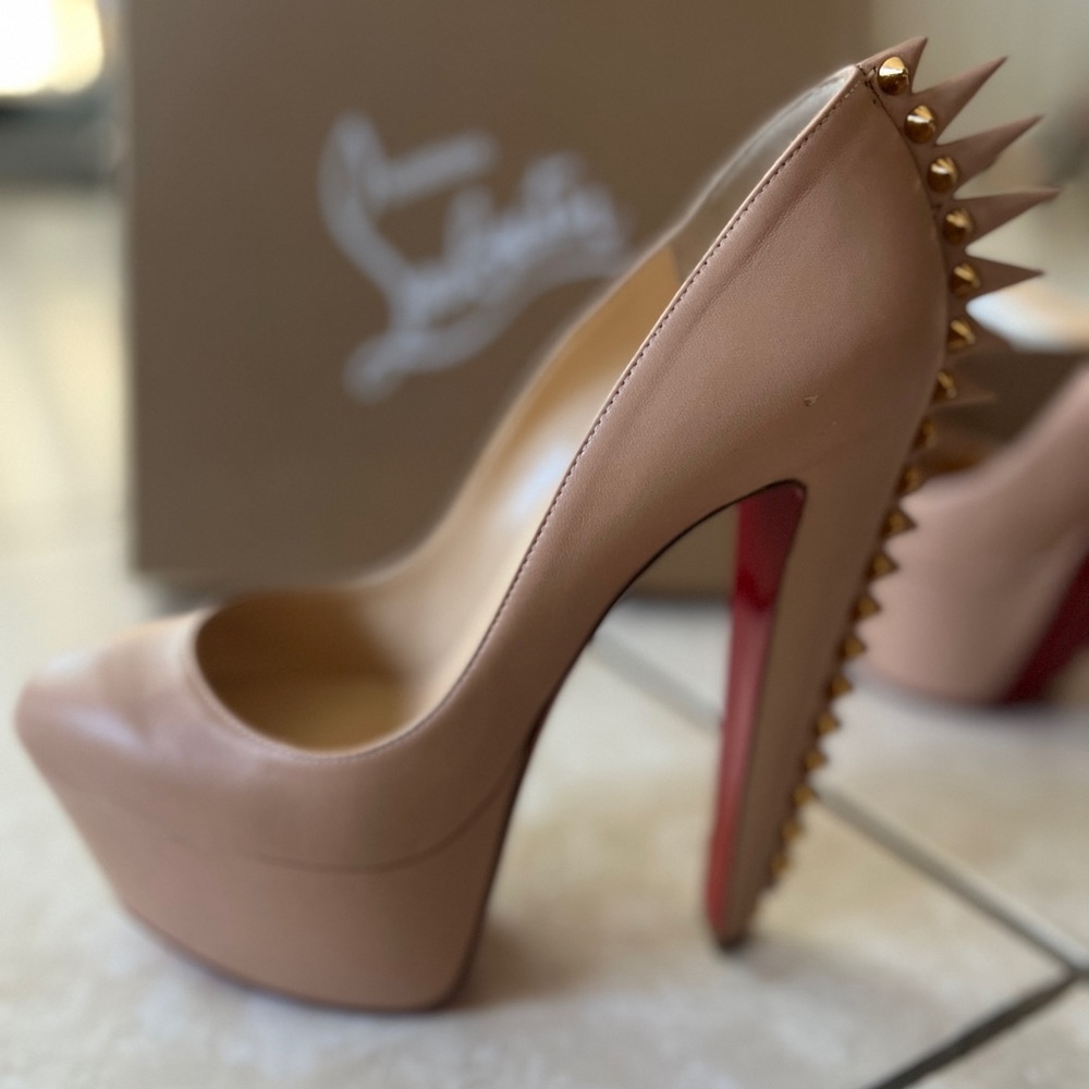 Electro pump Loubuiton Shoes